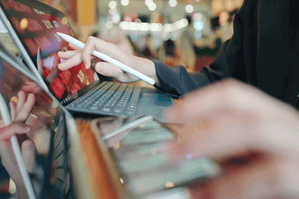 Tech-Heavy vs Broad Economy